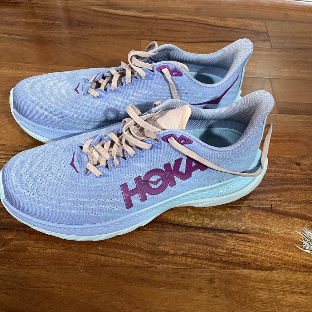 Hoke Mach 5 women’s running shoes.